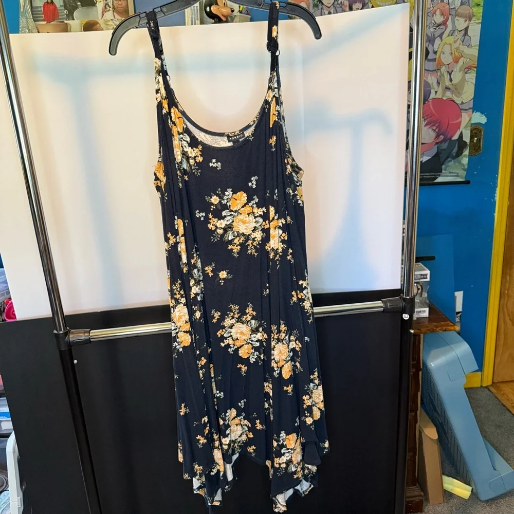Torrid Jersey Handkerchief Navy Floral Dress Size: 4 - Picture 2 of 7